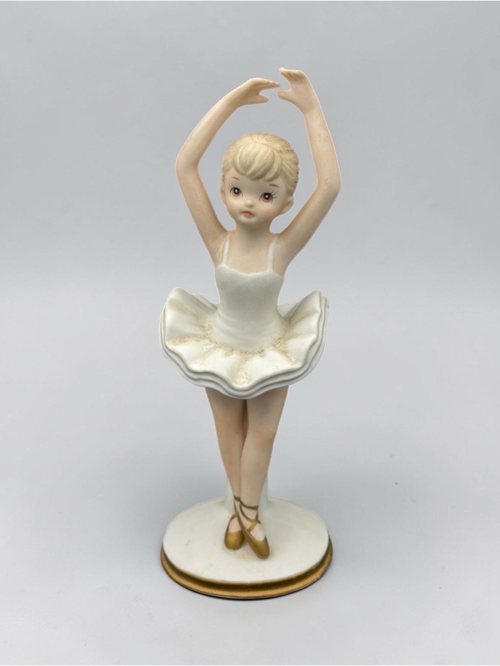Vintage Lefton 1983 Ballerina 03835 Christopher Collection Figurine on Pedestal - Picture 3 of 14